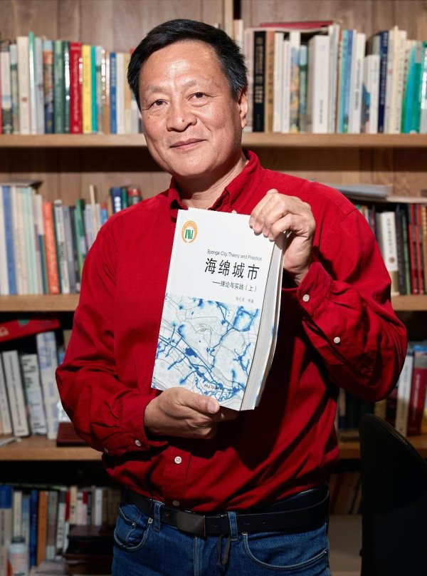 奇点财富 中国建筑学家俞孔坚在巴西坠机身亡，他是“海绵城市”提出者，刚被公布入选《福布斯》