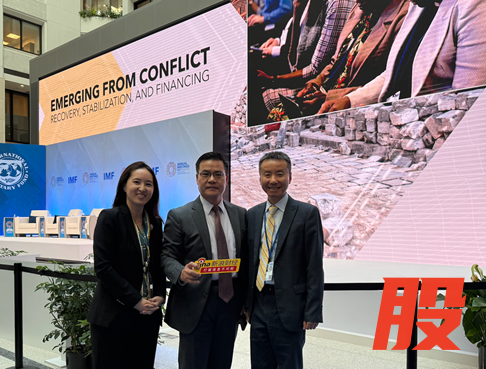 图：中：IMF高级投资官彭建华；右：中欧瑞博董事长吴伟志